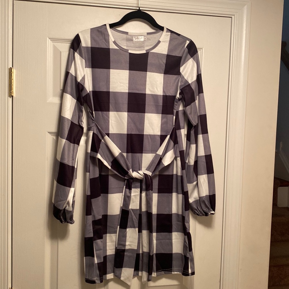 Brand New Tobrief Black/White Dress…size M